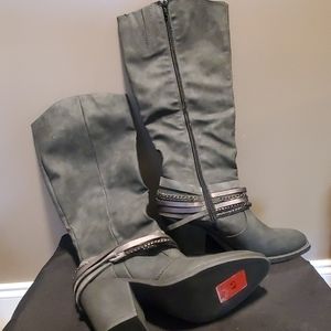 Tall riding boot